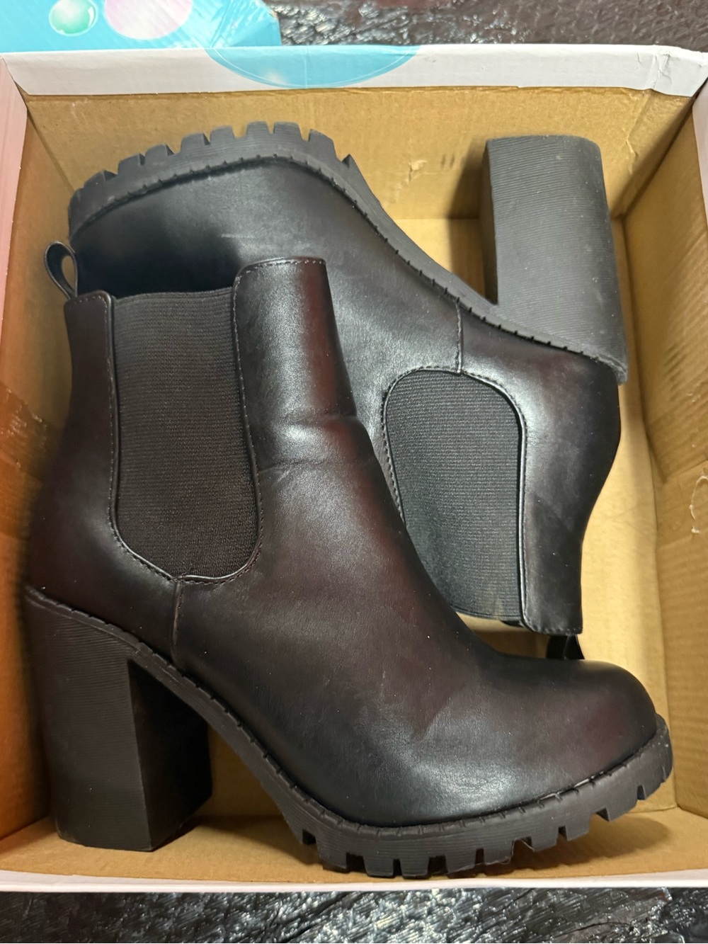 SODA Black glove ankle boot  w/ chunky heel Chelsea Boot 8